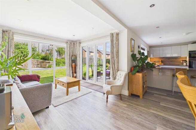 4 bed Detached for sale Image 7