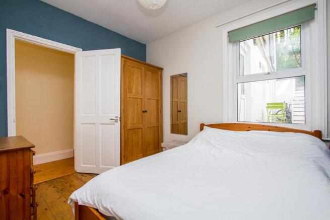 bedroom2a.jpg