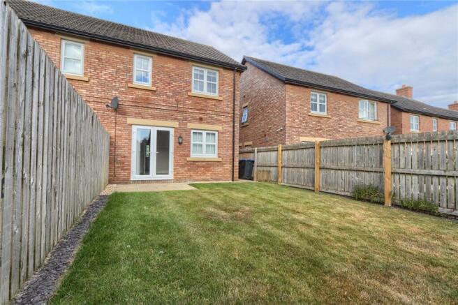 3 bed Semi-Detached to rent Image 9