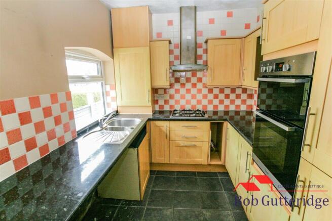 FITTED KITCHEN
