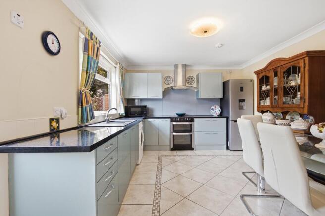4 bed Detached for sale Image 4