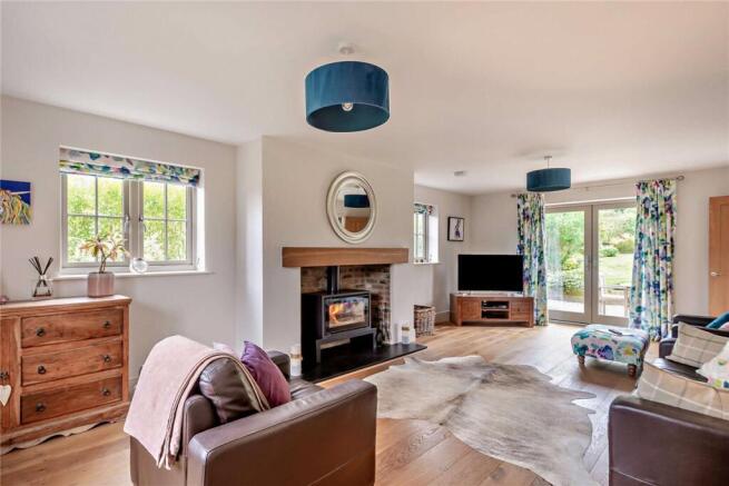 5 bed Detached for sale Image 7