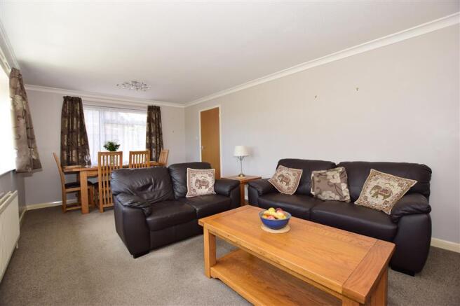 Lounge/ Dining Room