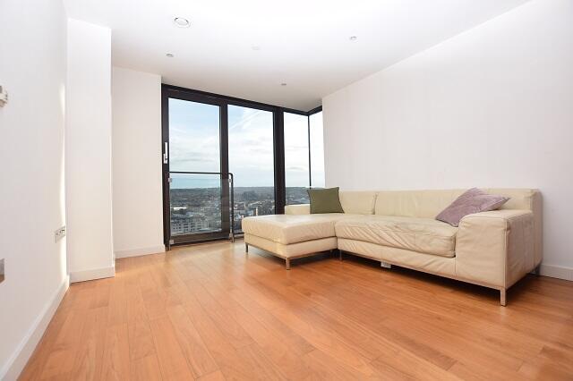 2 bed Apartment to rent Image 5