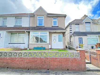 Hengoed Crescent, Cefn Hengoed, Hengoed, CF82 7HF