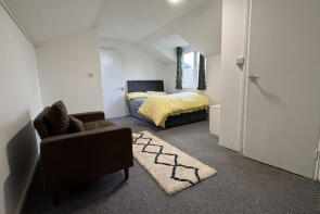 5, Starling Walk, Hampton TW12 3UX