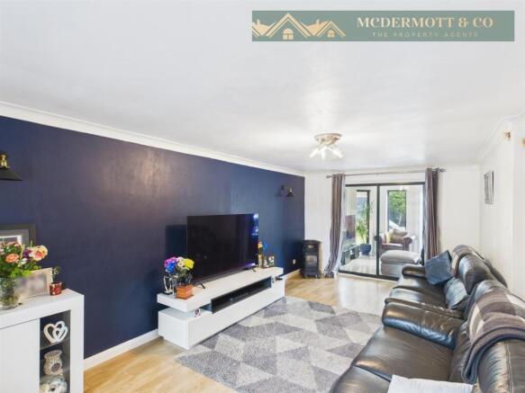 4 bed Detached for sale Image 6