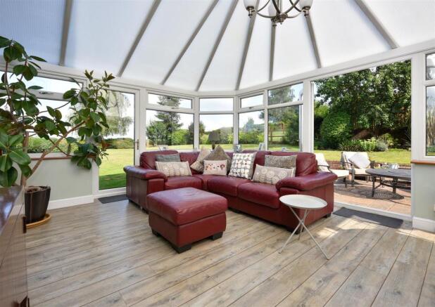 22 Kinver Drive_022.jpg
