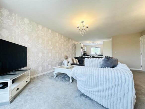 2 bed Apartment to rent Image 7