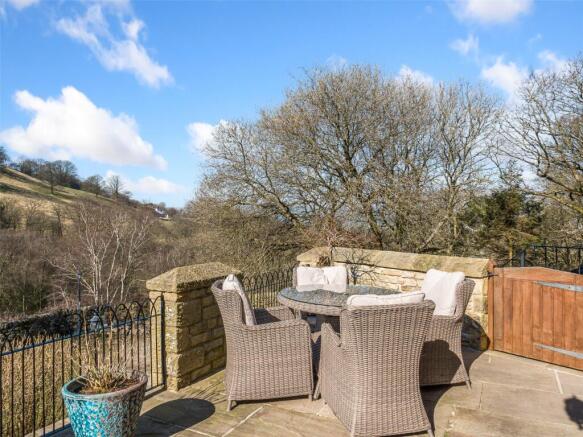 5 bed Detached for sale Image 12