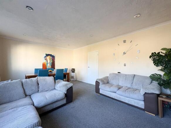 Livingroom-1.jpg