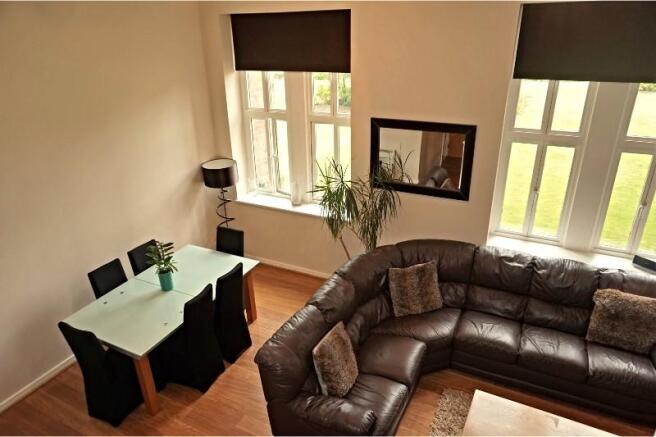 Lounge/Dining Room