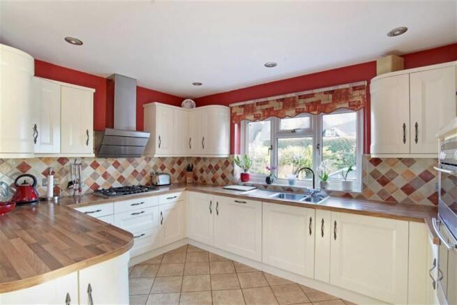 KITCHEN/BREAKFAST RO