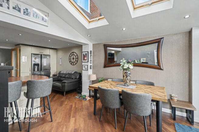 4 bed Semi-Detached for sale Image 4