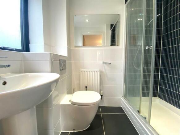 En Suite Bathroon.jpg