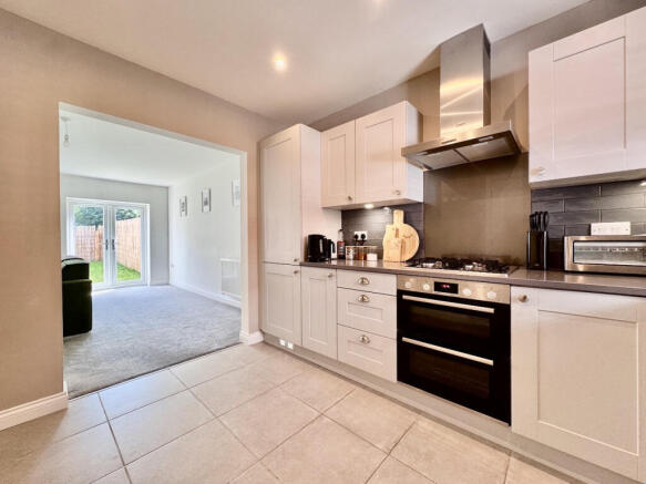 3 bed Semi-Detached for sale Image 8