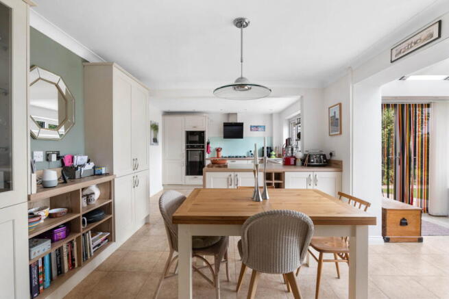 11 Balmoral Close, Fernhill Heath, Worcester.  WR3 7XQ photo 4