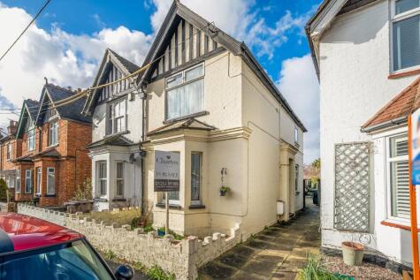 Badshot Lea Road, Badshot Lea, Farnham, Surrey, GU9