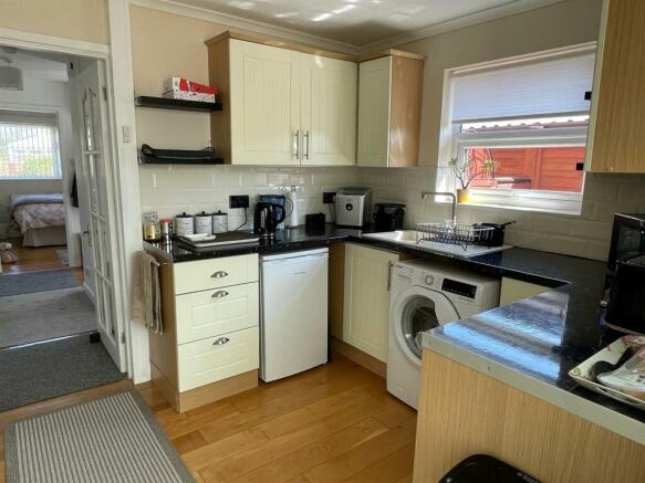 Kitchen 1.jpg