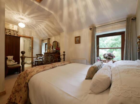 BEDROOM 2