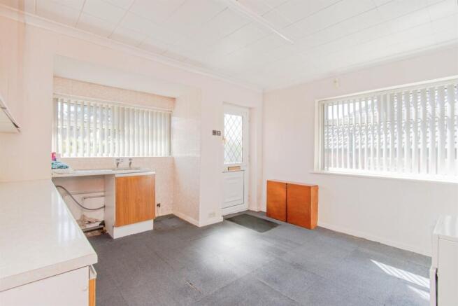 2 bed Detached Bungalow for sale Image 7