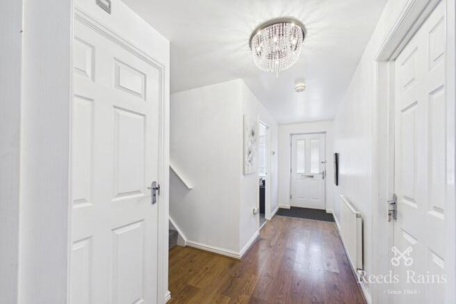 4 bed Detached for sale Image 8