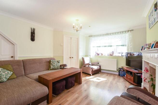 Lounge/ Dining Area