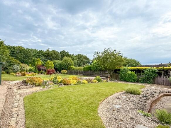 4 bed Bungalow for sale Image 4