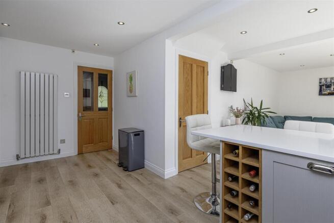 5 bed Detached for sale Image 8