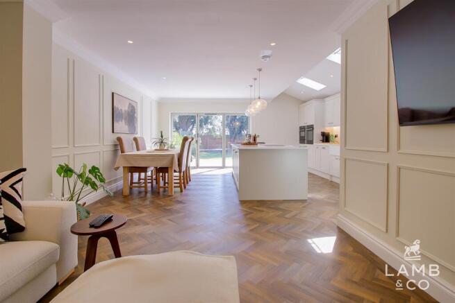 OPEN PLAN KITCHEN LIVING SPACE