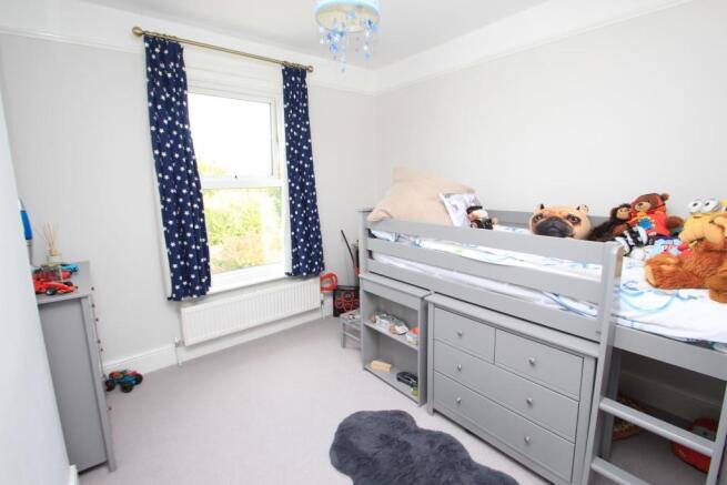318 Devizes Road bed3.JPG