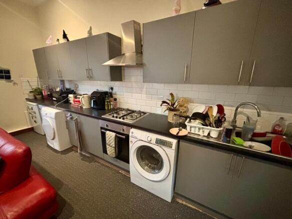 3 bed Flat to rent Image 5