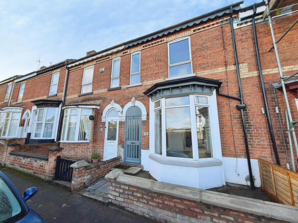 3-bed terraced on Colville Terrace, Gainsborough, £110,000
