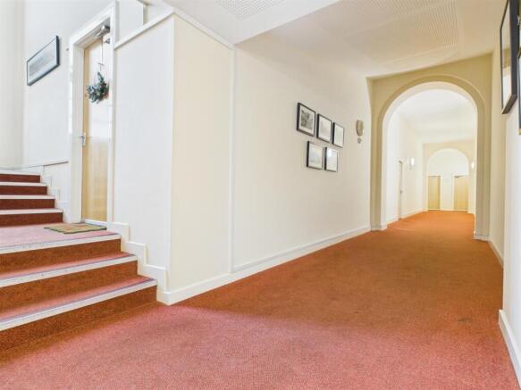 2 bed Flat for sale Image 12