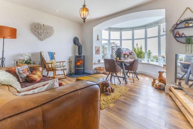 SITTING/DINING ROOM