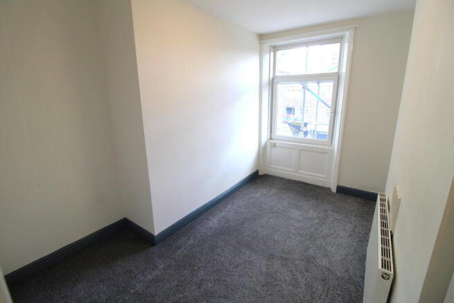 2 bed Terraced to rent Image 6