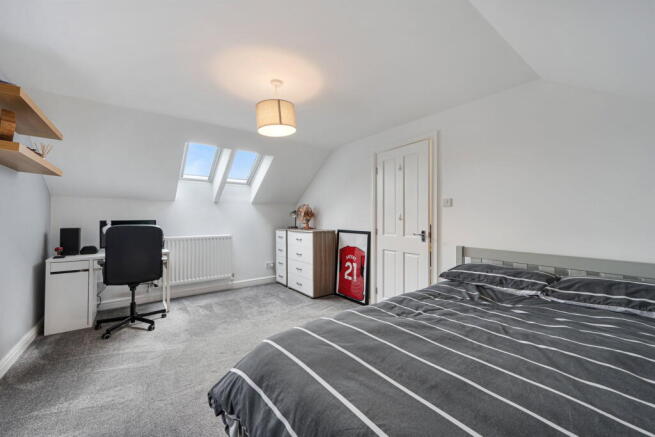 5 bed Detached for sale Image 11