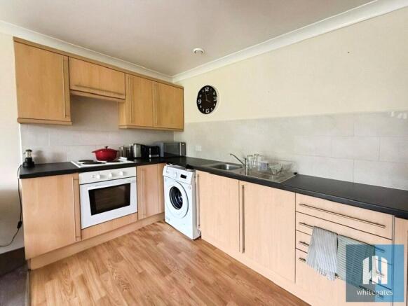 2 bed Apartment to rent Image 4