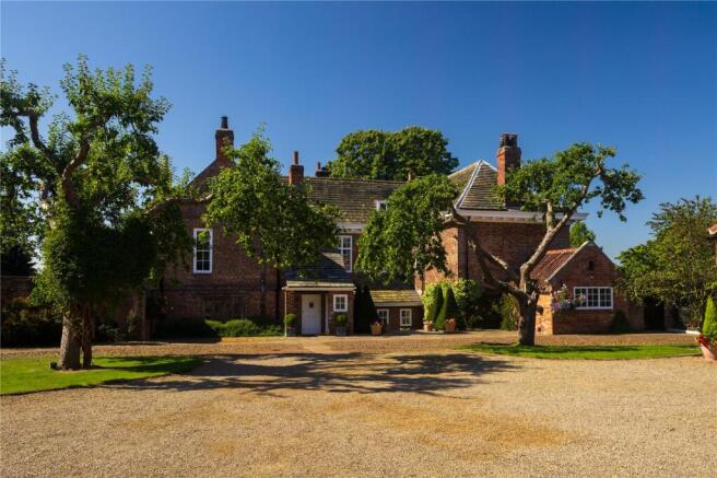 7 bed Detached for sale Image 8