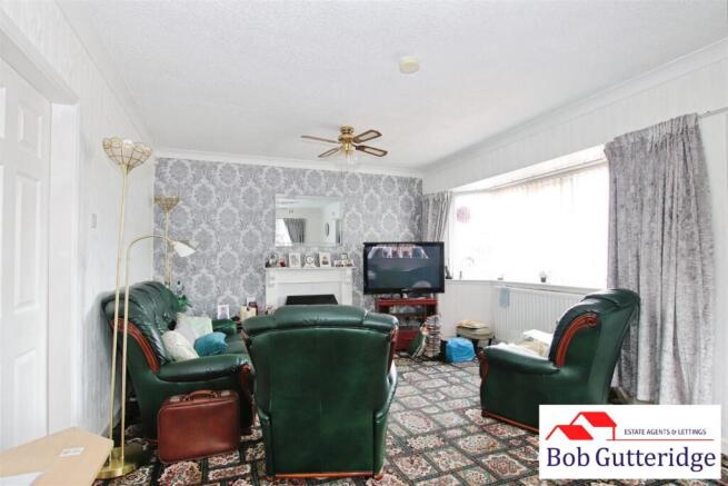 FULL WIDTH LOUNGE / DINING ROOM