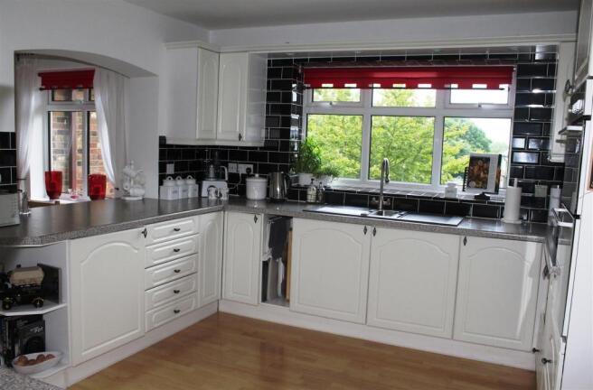 KITCHEN AND BREAKFAST AREA