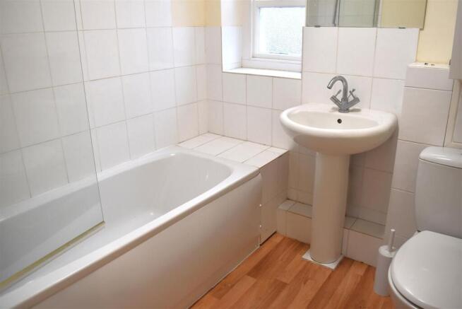3 bed Flat for sale Image 11