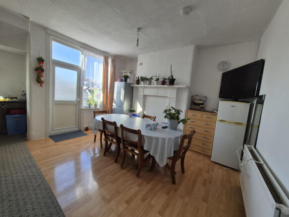 Spacious 3-Bedroom First-Floor Property