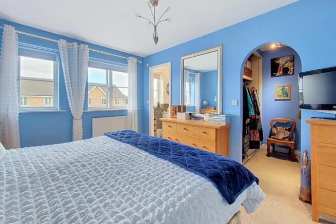 4 bed Town House for sale Image 12