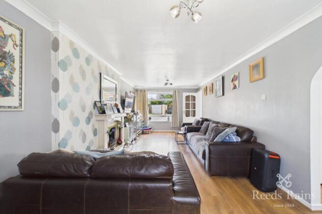 4 bed Detached for sale Image 11
