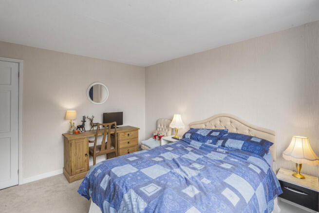 4 bed Semi-Detached Bungalow for sale Image 9
