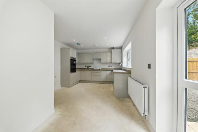 4 bed Detached for sale Image 6