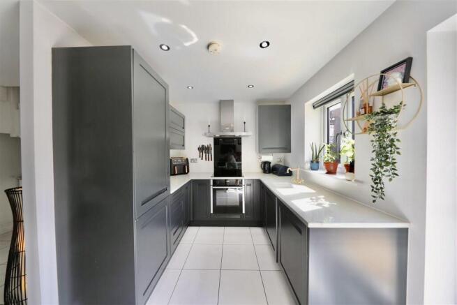 2 bed Terraced for sale Image 7