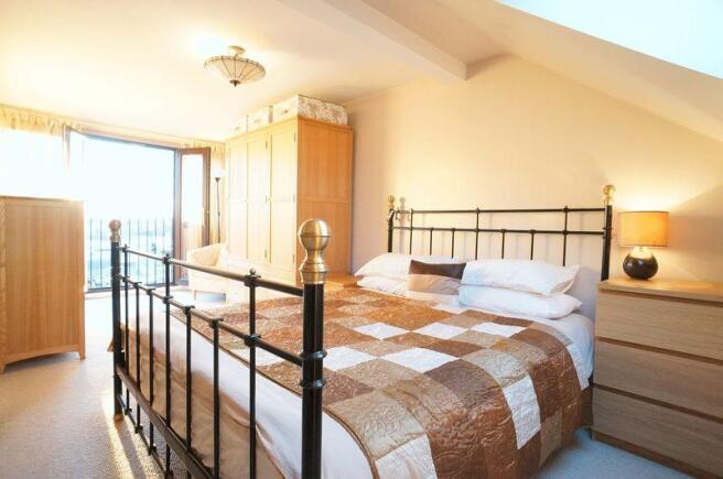 MASTER BEDROOM.