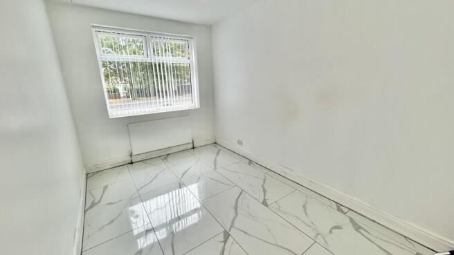 5 bed Semi-Detached for sale Image 9